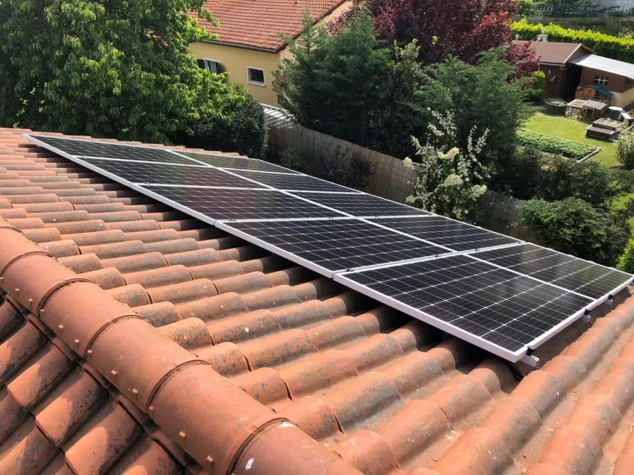 installation-panneau-solaire-ain